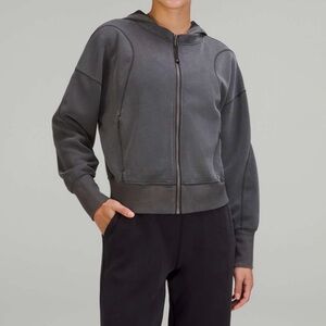 #558 Lululemon Softstreme Pocketed Hoodie
Graphite Grey Sz 6